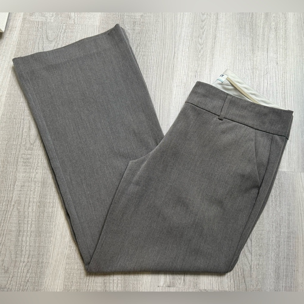 Old Navy Heathered Gray Olx Trousers Size 12P. Sleek & has a slimming silhouette